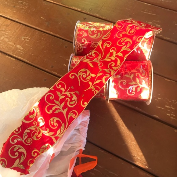 Regency International Ribbon 4x10 yards red/gold velvet...